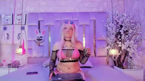 Snapshot of broklin_white23 chatting on 02-17-26, 01:29 online show from 02-17-26, 01:29