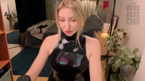 Snapshot of bronnica chatting on 01-18-25, 03:16 Anna online show from 01-18-25, 03:16