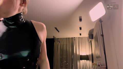 Snapshot of bronnica chatting on 01-18-25, 06:21 Anna online show from 01-18-25, 06:21