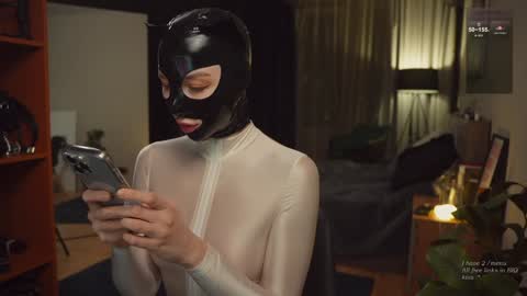 Snapshot of bronnica chatting on 01-27-25, 03:28 Anna online show from 01-27-25, 03:28