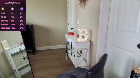 brookebee online show from 12-15-24, 08:04