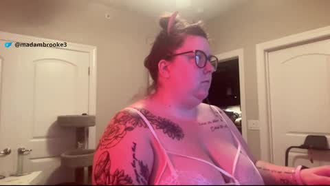 Snapshot of brookenicole3 chatting on 10-23-25, 10:58 Madam Brooke online show from 10-23-25, 10:58