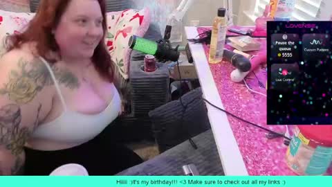 Snapshot of brookenicole3 chatting on 05-23-26, 05:06 Madam Brooke online show from 05-23-26, 05:06