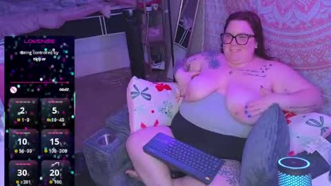 Snapshot of brookenicole3 chatting on 06-08-26, 01:28 Madam Brooke online show from 06-08-26, 01:28