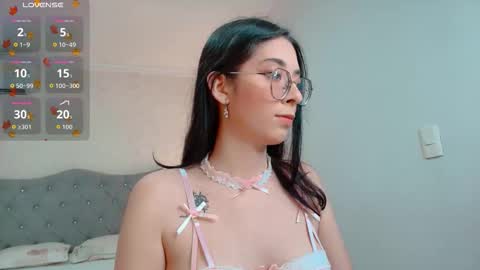 Snapshot of brooklove_doll chatting on 10-22-25, 04:40 Brook Loves online show from 10-22-25, 04:40