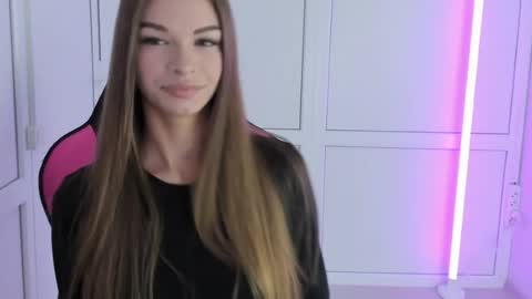 Snapshot of brooklunglow_ chatting on 06-11-26, 12:47 Vlada online show from 06-11-26, 12:47