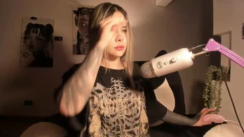 Snapshot of brooklyn_baby_ chatting on 05-27-26, 03:58 Nat Independent model Please help me to reach 200 thumbs up online show from 05-27-26, 03:58