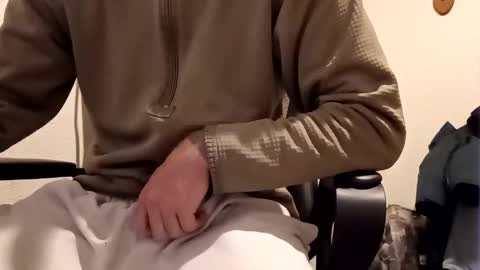 broski2002633810 online show from 10-28-25, 06:17