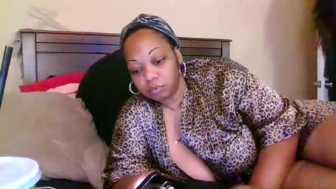 Snapshot of brownroundrenee chatting on 06-21-26, 11:57 brownroundrenee online show from 06-21-26, 11:57