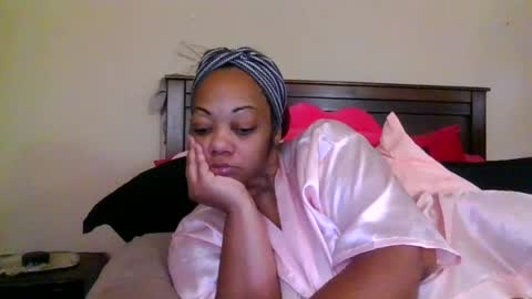 Snapshot of brownroundrenee chatting on 07-11-26, 11:35 brownroundrenee online show from 07-11-26, 11:35