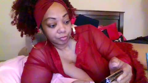 Snapshot of brownroundrenee chatting on 07-25-26, 11:41 brownroundrenee online show from 07-25-26, 11:41