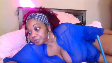 Snapshot of brownroundrenee chatting on 07-27-26, 10:55 brownroundrenee online show from 07-27-26, 10:55