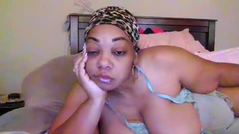 Snapshot of brownroundrenee chatting on 08-01-26, 11:09 brownroundrenee online show from 08-01-26, 11:09
