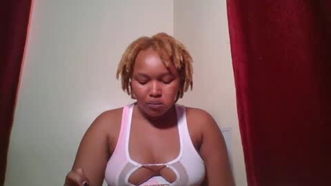 Snapshot of browny_candyz chatting on 12-29-24, 01:06 Tracy online show from 12-29-24, 01:06