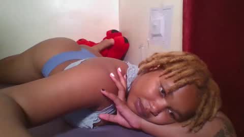 Snapshot of browny_candyz chatting on 12-30-24, 12:42 Tracy online show from 12-30-24, 12:42