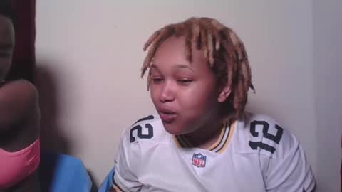 Snapshot of browny_candyz chatting on 01-27-25, 01:19 Tracy online show from 01-27-25, 01:19