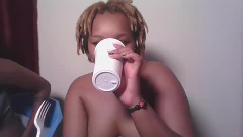 Snapshot of browny_candyz chatting on 02-03-25, 12:14 Tracy online show from 02-03-25, 12:14