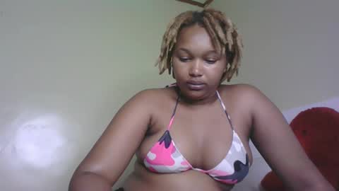 Snapshot of browny_candyz chatting on 02-17-25, 10:29 Tracy online show from 02-17-25, 10:29