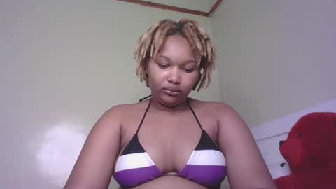 Snapshot of browny_candyz chatting on 02-18-25, 01:33 Tracy online show from 02-18-25, 01:33