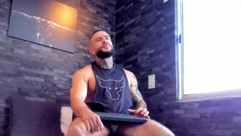 Snapshot of brucedallas chatting on 09-21-25, 05:03 brucedallas online show from 09-21-25, 05:03