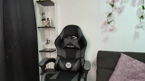 Snapshot of brunette_candyy_ chatting on 01-10-26, 01:02 Brunette online show from 01-10-26, 01:02