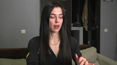 Snapshot of brunette_from_the_moon chatting on 12-15-24, 07:10 Alice online show from 12-15-24, 07:10