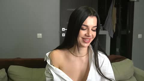 Snapshot of brunette_from_the_moon chatting on 12-28-24, 08:47 Alice online show from 12-28-24, 08:47