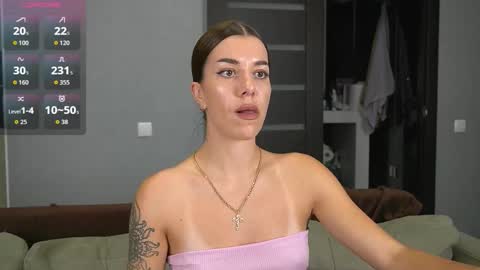 Snapshot of brunette_from_the_moon chatting on 10-14-25, 08:53 Alice online show from 10-14-25, 08:53