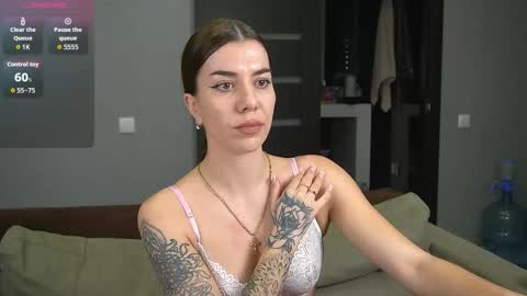 Snapshot of brunette_from_the_moon chatting on 01-13-26, 11:10 Alice online show from 01-13-26, 11:10