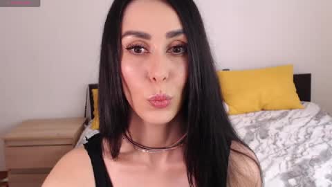 Snapshot of brunettgirl_ chatting on 05-20-26, 04:07 Ellis online show from 05-20-26, 04:07