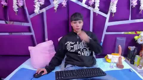 Snapshot of bruno_cruz chatting on 11-23-25, 02:22 Bruno Cruz online show from 11-23-25, 02:22