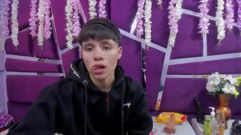 Snapshot of bruno_cruz chatting on 12-17-25, 02:06 Bruno Cruz online show from 12-17-25, 02:06