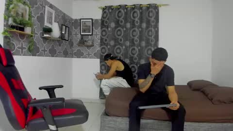 Snapshot of bruno_snow chatting on 10-24-25, 03:25 bruno_snow online show from 10-24-25, 03:25