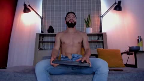 Snapshot of bruno_woods chatting on 01-10-26, 03:47 Andres Suarez online show from 01-10-26, 03:47