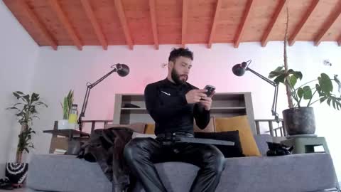 Snapshot of bruno_woods chatting on 02-16-26, 03:08 Andres Suarez online show from 02-16-26, 03:08