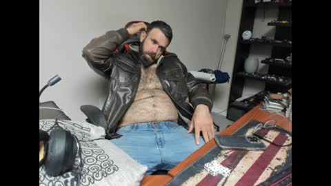Snapshot of brutalmaster1983 chatting on 12-19-24, 07:29 BRUTALMASTER1983 online show from 12-19-24, 07:29