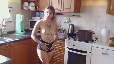 Snapshot of brutecia chatting on 10-11-25, 08:57 brutecia online show from 10-11-25, 08:57