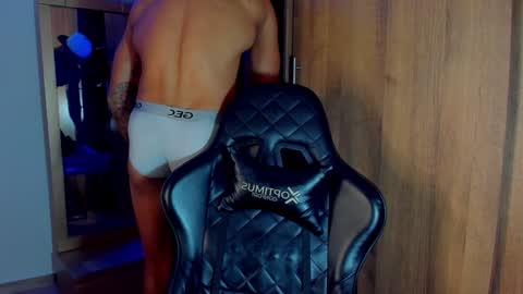 Snapshot of bryan_boy_ chatting on 12-13-24, 10:55 bryan online show from 12-13-24, 10:55