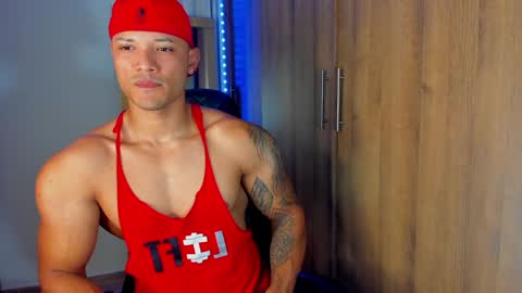 Snapshot of bryan_boy_ chatting on 01-18-25, 12:35 bryan online show from 01-18-25, 12:35