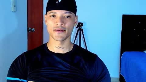 Snapshot of bryan_boy_ chatting on 10-08-25, 11:35 bryan online show from 10-08-25, 11:35