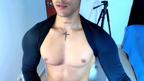 Snapshot of bryan_boy_ chatting on 10-10-25, 12:09 bryan online show from 10-10-25, 12:09