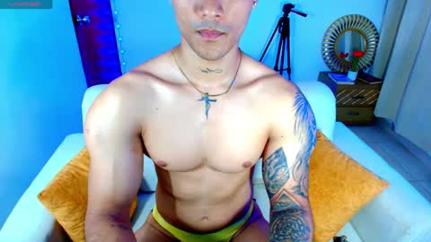 Snapshot of bryan_boy_ chatting on 04-14-26, 01:33 bryan online show from 04-14-26, 01:33