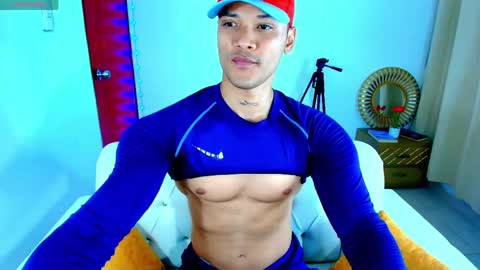 Snapshot of bryan_boy_ chatting on 04-16-26, 01:17 bryan online show from 04-16-26, 01:17