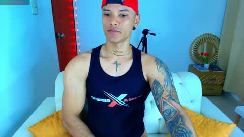 Snapshot of bryan_boy_ chatting on 05-08-26, 12:27 bryan online show from 05-08-26, 12:27