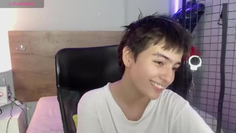 Snapshot of bryce_evans chatting on 12-17-24, 08:43 B R Y C E  online show from 12-17-24, 08:43