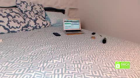 Nylon queen  genuine model who bring pantyhose on chaturbate for first time   the others just copy my room for money  online show from 02-26-26, 06:40