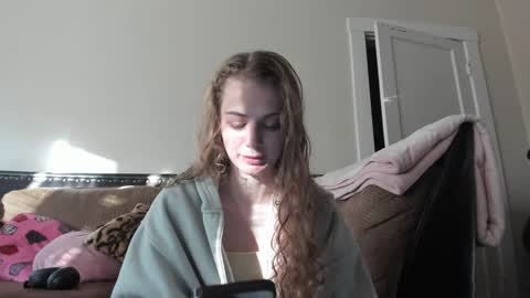 Snapshot of buffybarloe chatting on 12-03-24, 03:11 Buffy online show from 12-03-24, 03:11
