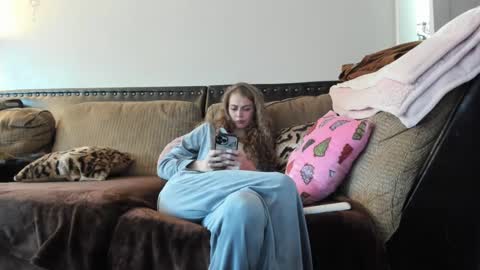 Snapshot of buffybarloe chatting on 12-13-24, 11:06 Buffy online show from 12-13-24, 11:06