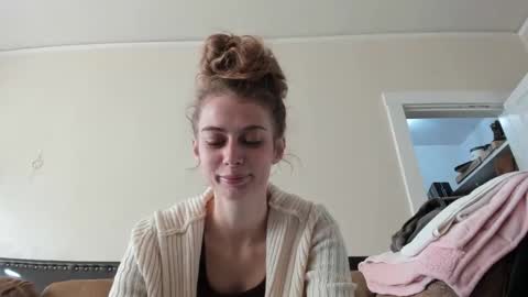 Snapshot of buffybarloe chatting on 12-14-24, 05:58 Buffy online show from 12-14-24, 05:58