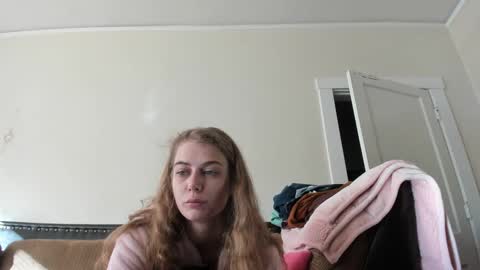 Snapshot of buffybarloe chatting on 12-15-24, 04:37 Buffy online show from 12-15-24, 04:37